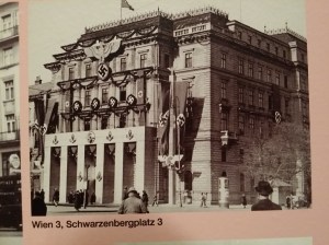Propaganda-Architektur (Schwarzenbergplatz)