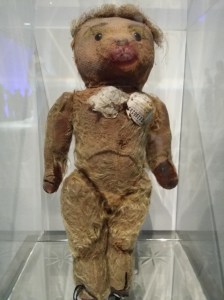 Nana, Gaultiers Teddybär, dem er bereits als Kind seine ersten Modelle verpaßte