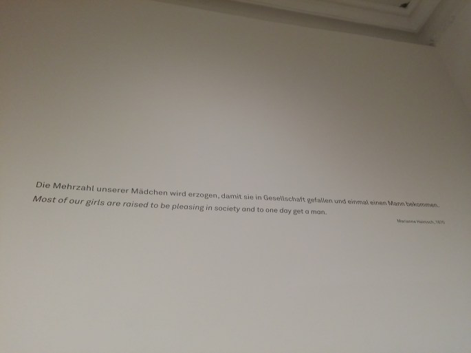 "Die Mehrzahl unserer Mädchen wird erzogen, damit sie in Gesellschaft gefallen und einmal einen Mann bekommen" (Marianne hainisch, Gründerin der österreichischen Frauenbewegung, 1870)