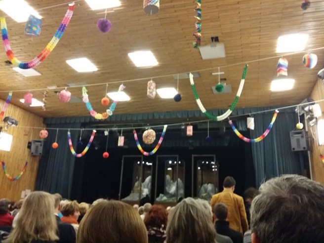 Nicht ganz so stimmig die Saaldeko: Volkstheater in den Außenbezirken in der VHS Hietzing