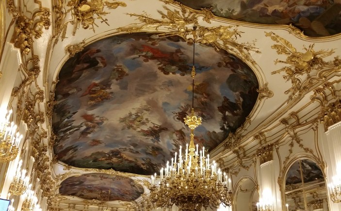 Die große Galerie mit einem Deckenfresko von Gregorio Guglielmi