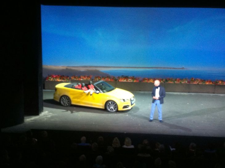 Noch ahnen sie nichts von den Verwicklungen, die der Abend bringen wird.