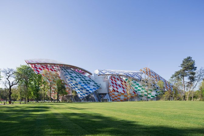 Fondation Louis Vuitton, bunt über den Sommer von Daniel Buren
