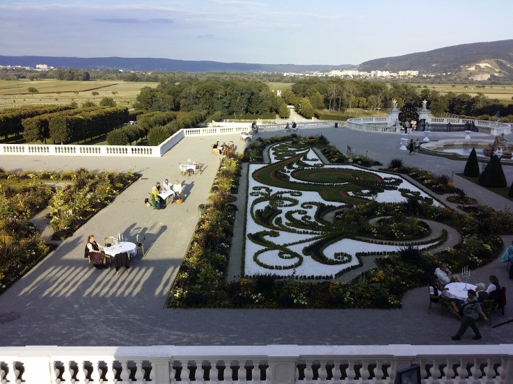 Blick auf die 3. Terrasse mit dem rekonstruierten Broderieparterre
